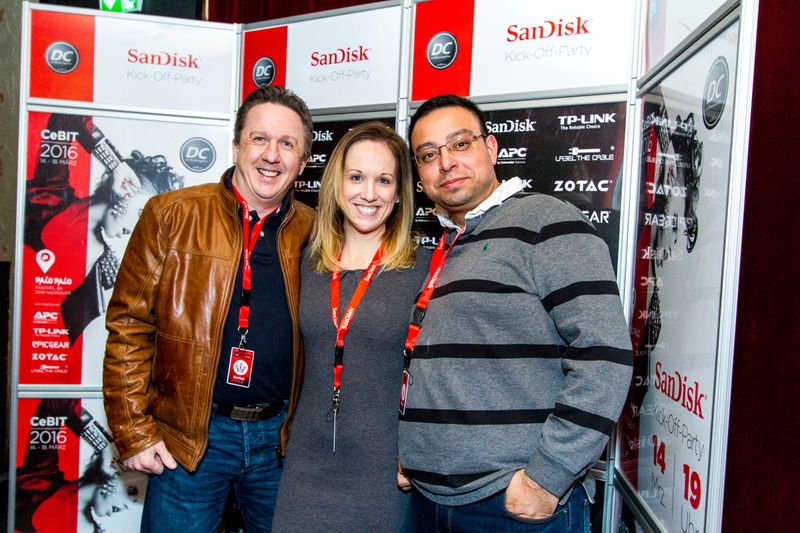 Diana-Maria Brose, Viewsonic mit Nils Stallmach und Ray Milton (r.), Seasonic (Bild: SanDisk)