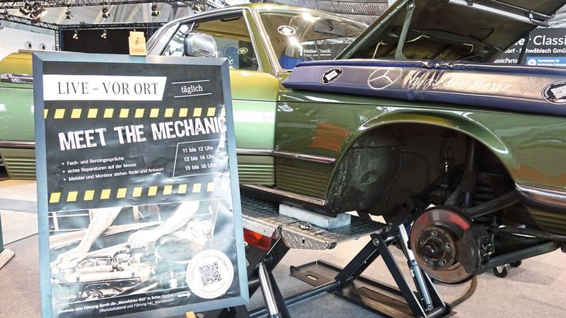 Nicht nur schauen, sondern auch fragen: Gutes Konzept um das eigene Know-how zu erweitern.  (Bild: Dominsky –  »kfz-betrieb«)