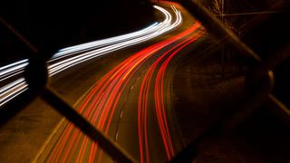 Füracker fürchtet, dass durch die sogenannte Fast Lane, Kommunen, die bisher zügig ausgebaut haben, vernachlässigt werden (© Beatyinoddplaces – Getty Images via Canva)