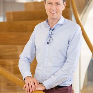 Lonza hat Hans Trees, der zuvor bei Roche tätig war, zum Global Head of Communications ernannt. (Bild: Lonza)
