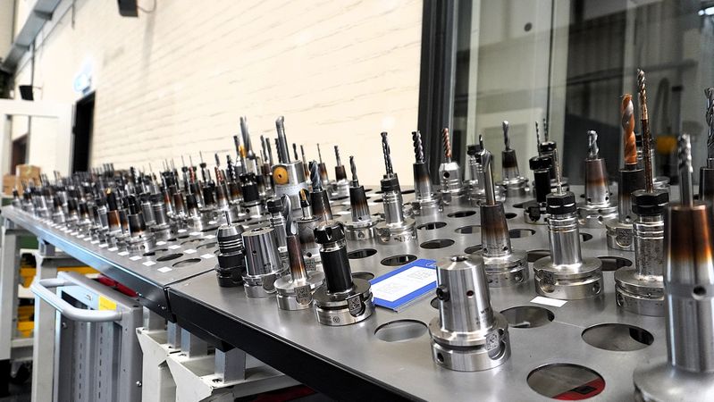 Mit Hummingbird-MES legt Labo den Grundstein für die weitere Digitalisierung der Produktion, in der das Tooling nicht länger ein Engpass ist, sondern ein kontrollierbarer Faktor in einem optimierten Prozess.(Bild:  Open Mind)