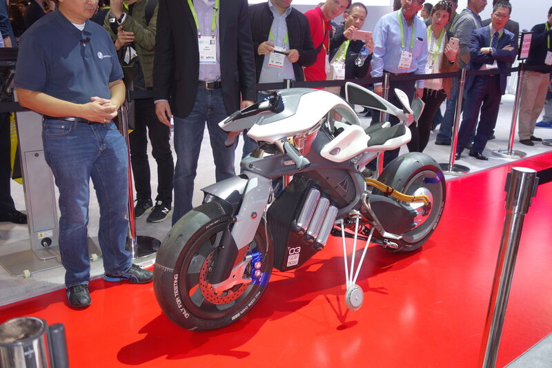 Das neue KITT - selbst fahrendes Motorrad! (Bild: IT-BUSINESS)