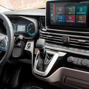 Der E-Deliver 9 hat einen freischwebenden Touch-Screen-Bildschirm in iPad-Größe, der auch als Monitor für die Rückfahrkamera dient.(Bild:  Maxus)