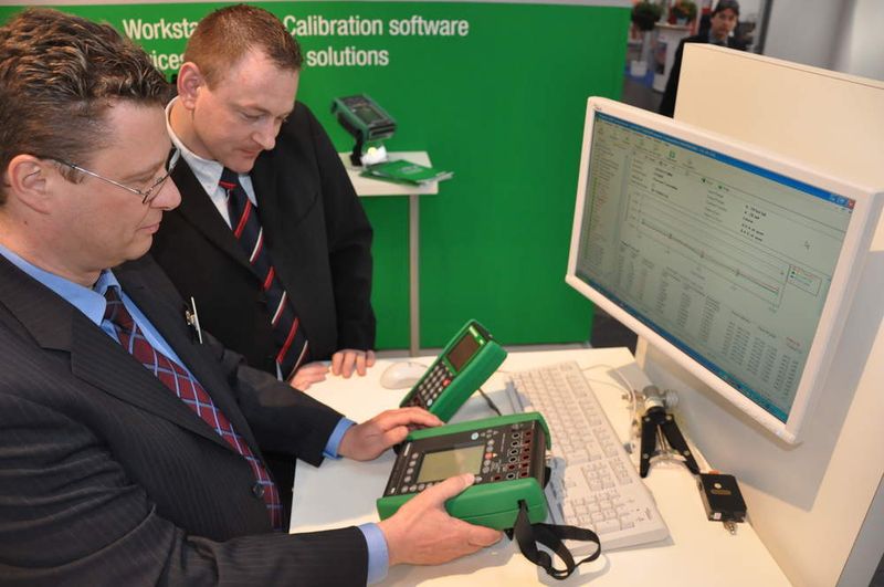 Der mobile MC5 Feldbuskalibrator von Germex stellt eine Kombination aus Multifunktionskalibrator und Feldbuskonfigurator dar. Die MC5-Feldbusfunktion ermöglicht das Auslesen, das Programmieren und die Justage von Feldbustransmittern.  (Bild: PROCESS)