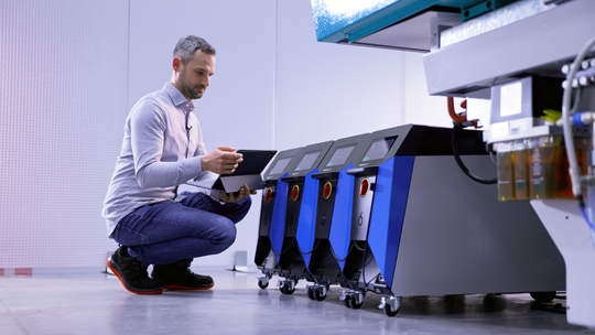 Die e-cockpit App ermöglicht auf Knopfdruck die Verbindung zu den Thermo-6 Temperiergeräten und erweitert diese um zahlreiche digitale Funktionen.(Bild:  HB-Therm)