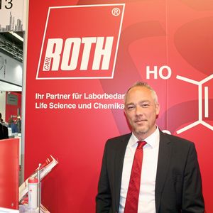 „Nach einem verhaltenen Start am Montag hat die Messe in den vergangenen zwei Tage Fahrt aufgenommen und sich zu unserer Zufriedenheit entwickelt. Unser Jahresmotto „Adrenalin" kommt bei dem Messbesuchern extrem gut an.“ Thorsten Wagner, Marketingleiter Carl Roth(Bild: PROCESS)