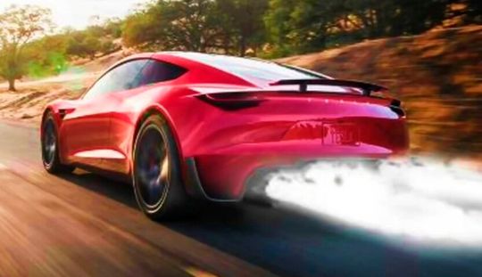 Tesla hat jetzt den neuen Roadster flitzen lassen, der mit Kaltgastriebwerken arbeitet (Bild). Eine Version namens Rocket-Roadster kann sogar fliegen. Parallel hat Porsche erstmals gezeigt, wie man sich die Zukunft vorstellt: Mit dem Supersportwagen Mission S. Hier zu allem noch mehr ...(Bild:  Tesla)