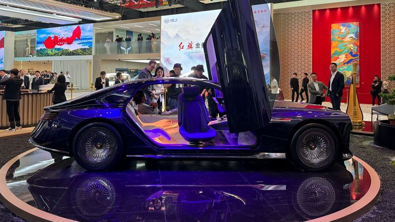 Hongqi zeigt eine krude Mischung aus Luxus- und Batmobil. (Bild: SP-X/Benjamin Bessinger)