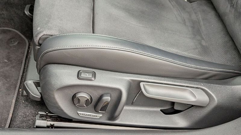 ... gängelt VW seine Kunden mit Peinlichkeiten wie einem aufpreispflichtigen Sitz, bei dem sich trotzdem nur die Lehne elektrisch verstellen lässt?  (Bild: Rosenow – VCG)