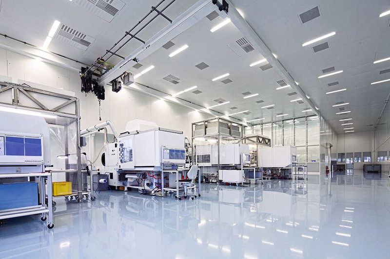 Single-Use Komponenten wie Ventile kombinieren niedrige Anschaffungskosten mit einfachem Handling, kommen vorsterilisiert, konfektioniert und qualifiziert und können auf aufwändige CIP- und SIP-Prozesse verzichten. (Bild: GEMÜ Gebrüder Müller Apparatebau GmbH & Co. KG)