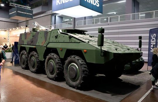 Boxerbau oder nicht? Das Mercedes-Benz-Werk im brandenburgischen Ludwigsfelde rückt in den Fokus der Medien. Dabei heißt es, dass der Rüstungskonzern KNDS an eine Übernahme denkt. Sowohl der Autobauer als auch KNDS distanzieren sich davon ...(Bild:  KNDS)