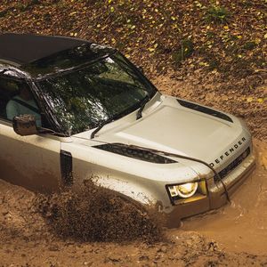 (Land Rover)