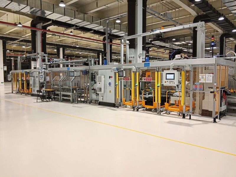 Die neue Montagelinie im Werk Geely Veremt eine Serienproduktion von 120.000 Aufträgen pro Jahr ermöglichen. (Geely/Comau)