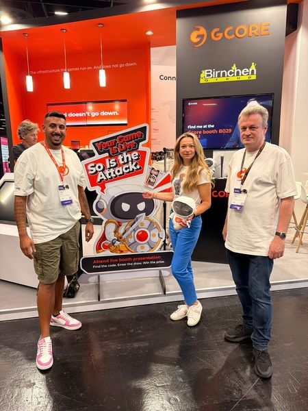 No Cloud – no Game: Elena Simon mit ihren Kollegen Manmohen Singh und Matthias Jäger (G-Core) (Bild: Vogell IT-Medien)