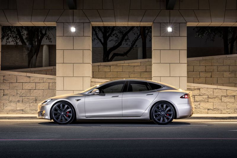 Als einziges Elektroauto schaffte es der Tesla Model S mit 60.712 Verkäufen gerade noch in die Top-Ten. (Bild: Tesla)