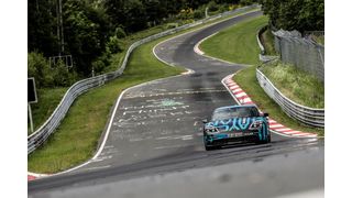 Der Porsche Taycan-Prototyp bei der Rekordrunde auf der Nürburgring Nordschleife.  (Porsche)