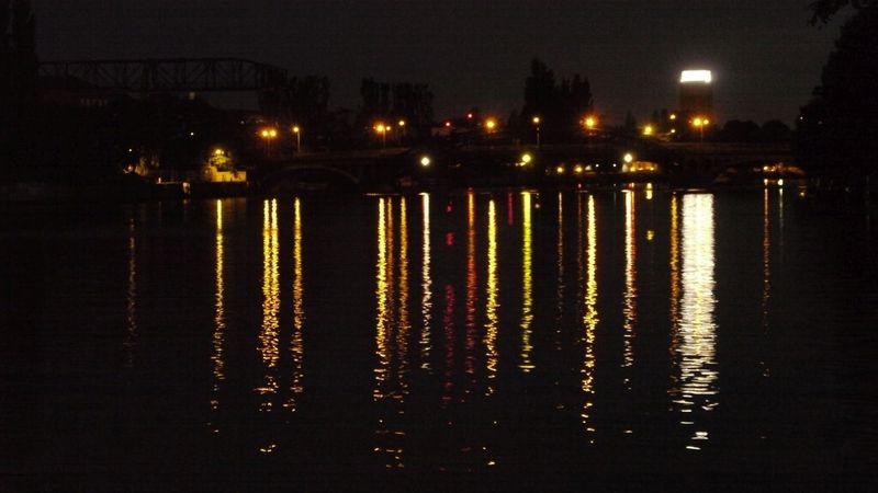 Nach Einbruch der Dunkelheit zeigte die White Spreelounge sich von ihrer besten Seite. (Bild: Ferrari Electronic)