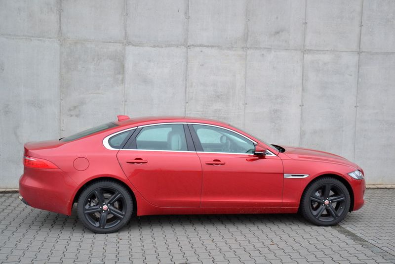 Der kürzere vordere Überhang, der verlängerte Radstand und ein drittes Seitenfenster belegen die Weiterentwicklung des Originaldesigns von 2007. (Michel / »kfz-betrieb«)