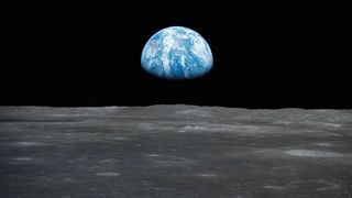 Lunar urbanization! According to Elon Musk, in about ten years, people could admire the Earthrise from a Moon city. While he still wants to colonise Mars, that's taking too long for him for now ... (Image:Lunaric)