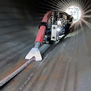 ID-Schweißen einer Längsrohrnaht mit Meta-Lasersensor.