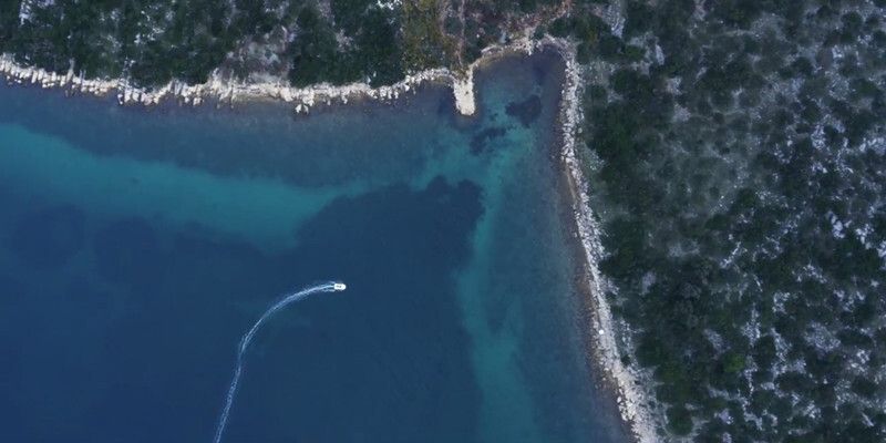 Zum Abheben – das elektrische Tragflächenboot Quadrofoil (Quadrofoil)
