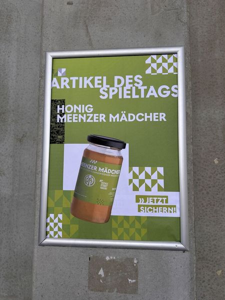 Spannend - ich hätte jetzt eine Bockwurst oder Pommes als Artikel des Spieltags erwartet, aber bestimmt keinen Honig. (Bild: Vogel IT-Medien)
