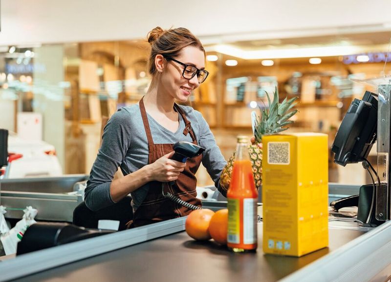 Einer für alles: Der 2D-Code für mehr Transparenz, effizientere Prozesse und bessere Kundeninformationen – appliziert mit den Systemen von REA Elektronik.  (Bild: REA Elektronik GmbH)