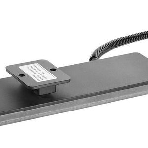 Der induktive Lenkwinkel-Sensor, der sich für alle heute üblichen Stahlzylinder mit durchgehender Kolbenstange eignet, besteht aus der Leiterplatte, mit integrierter Auswerteelektronik und dem Positionsgeber.
