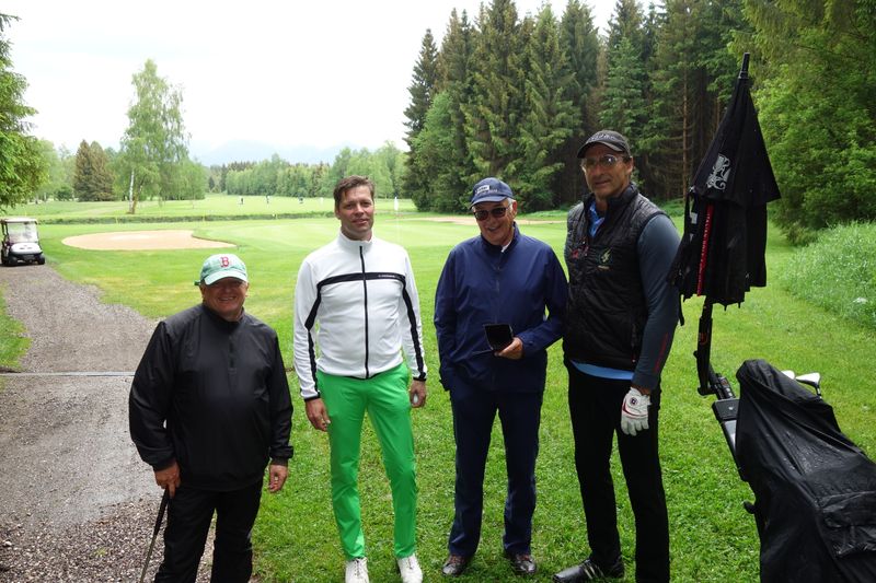 Coole Truppe unterwegs: (v. l.) Roger Buchta, Blue Consult, Frank Heine, Cavium, Otto Metz, Profi, und Lars Riedel, Ex-Diskuswerfer. (Bild: IT-BUSINESS)