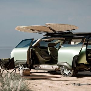 The rear can be extended, providing more space inside. Additionally, there are foldable PV modules.(Image: Chery International)