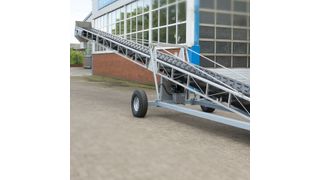 Zwei Drittel der Förderbandlänge der neuen mobilen Edelstahl-Förderer mit Anhängerkupplung sind freischwebend ausgeführt. (Bild: Apullma)