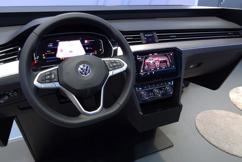 In Sachen Infotainment und Bediensystem ist der Passat der erste VW, der auf dem neuen Modularen Infotainment-Baukasten MIB3 aufsetzt. (Seyerlein / »kfz-betrieb«)