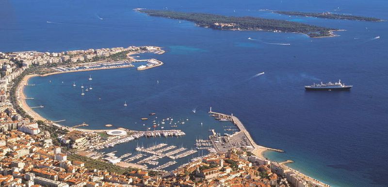 Der Blick auf Cannes aus der Vogelperspektive. (Archiv: Vogel Business Media)
