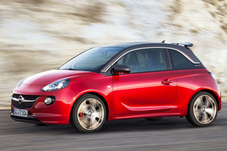 Angetrieben wird der Adam S von einem 110 kW/150 PS starken 1,4-Liter-Turbo-Ecotec-Motor. Kombiniert mit einem 6-Gang-Schaltgetriebe beschleunigt er den Adam auf eine Spitze von 220 km/h. (Foto: Opel)