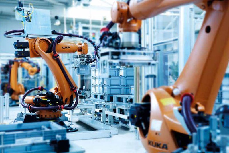 HeiVM steht für HEITEC virtuelle Modelle einer Anlage oder Maschine – die sogenannte digitale Anlage oder Maschine. Für die Programmierung der Steuerungen und Roboter müssen diese virtuellen Modelle im Hinblick auf ihr funktionales Verhaltens der Kinematik und der Schnittstellen im günstigsten Fall so wie ihre physikalischen Vorbilder verhalten. Umfangreiche Bibliotheken an virtuellen Komponenten angefangen von Pressen, Robotern, Förderbändern über Automatisierungssysteme bis zu Sensoren und Aktoren erleichtern das Modellieren der Prozesse. So können Automatisierungskonzepte sowohl in ihrer Funktionalität als auch in ihrem Zeitverhalten getestet und Prozessabläufe optimiert werden, bevor die realen Anlagen und Maschinen bereit stehen.
HEITEC auf der SPS IPC Drives 2017: Halle 6, Stand 330 (HEITEC)