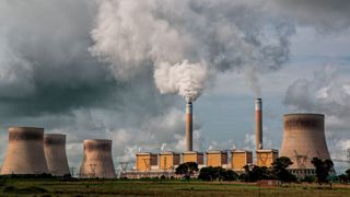 Mehr E-Autos könnte bedeutet zwangsläufig auch mehr Strom. Doch die Ökovariante könnte knapp werden und Strom aus Atom- beziehungsweise fossilen Kraftwerken wieder zunehmen.  (Bild: gemeinfrei)