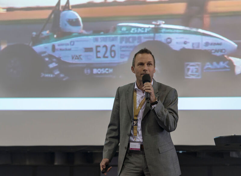 „Die Klimaziele der Zukunft sind nur mit signifikanter Elektrifizierung zu erreichen,“ sagte Jörg Grotendorst, Leiter der Division E-Mobility, beim ZF Race Camp Talk. (ZF)