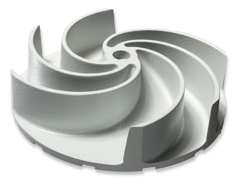 Das von KSB neu entwickelte Freistromrad hat unterschiedliche Schaufelabstände. Sechs Schaufeln sind in zwei Gruppen mit je zwei kleinen und einem großen Abstand angeordnet. Dank dieser asymmetrischen Schaufelanordnung entsteht ein geräumiger freier Durchgang, um selbst größere, rigide Feststoffe unproblematisch zu fördern. (Bild: KSB)