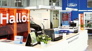 Das Autohaus Jörg in Bad Vilbel ist ein Beispiel dafür, wie eine Architektur nach den Wünschen der Bauherren gestaltet werden kann. Die Basis für die Planung bildete das Typologienkonzept des Generalunternehmens Borgers.     (Borgers)