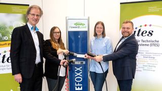 Die Projektpartner von Power2Load: Dr. Peter Westerbarkey (Westaflex GmbH), Julia Eberharter (Archimedes Technik GmbH), Katrin Schulte und Prof. Dr.-Ing. Jens Haubrock (beide FH Bielefeld) (FH Bielefeld)
