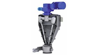 Durch die eingebaute doppelte Bandschnecke und hohe Rotationsgeschwindigkeiten entsteht ein Fließbett am oberen Ende des Mischers, wo Flüssigkeiten zugemischt werden können.  (Bild: Hosokawa Micron)