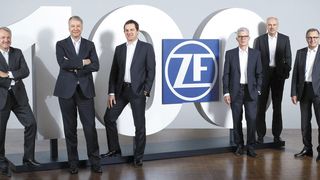 Der Vorstand der ZF Friedrichshafen AG in Vorfreude auf das Jubiläum: von links Dr. Konstantin Sauer, Dr. Stefan Sommer, Jürgen Holeksa, Michael Hankel, Wilhelm Rehm, Rolf Lutz. Nicht im Bild Dr. Franz Kleiner, seit Jahresbeginn 2015 neu im ZF-Vorstand. (Bild: ZF)