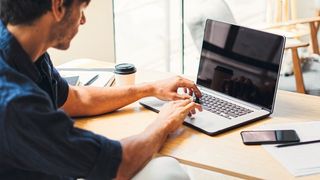 Ab 27. Januar gilt die Homeoffice-Pflicht. Was sie jetzt beachten müssen. (©SFIO CRACHO - stock.adobe.com)