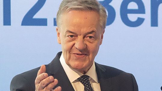 Erstmals seit Beginn der Pandemie lädt Christoph Konrad, Leiter des ZDK-Hauptstadtbüros, wieder zu einer Präsenzveranstaltung des Berliner Automobildialogs sein.(Bild:  Zietz/»kfz-betrieb«)