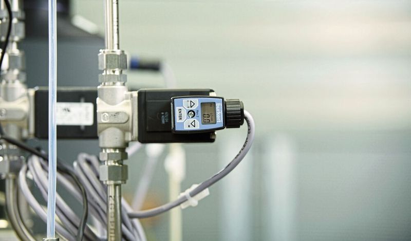 Insgesamt acht dieser elektromagnetischen Proportionalventile des Typs 2875 sind am Brennstoffzellen-Prüfstand im Einsatz.  (Bild: Bürkert Fluid Control Systems)