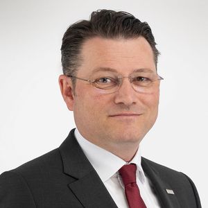 Marcus Klopp ist Leiter Vorentwicklung Türmodule bei Brose: „Wir bauen unsere neue Tür genau anders herum auf als bisher, das heißt von innen nach außen“.