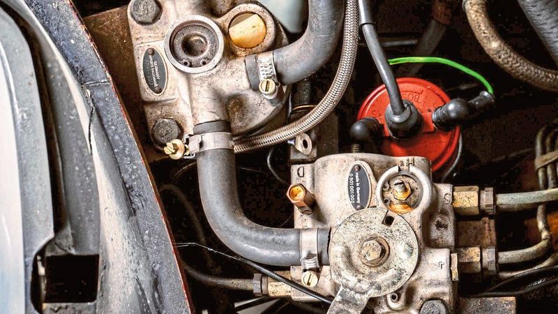 Selbst jahrzehntealte Verschmutzungen lassen sich mit Trockeneis problemlos beseitigen ... (Kärcher)