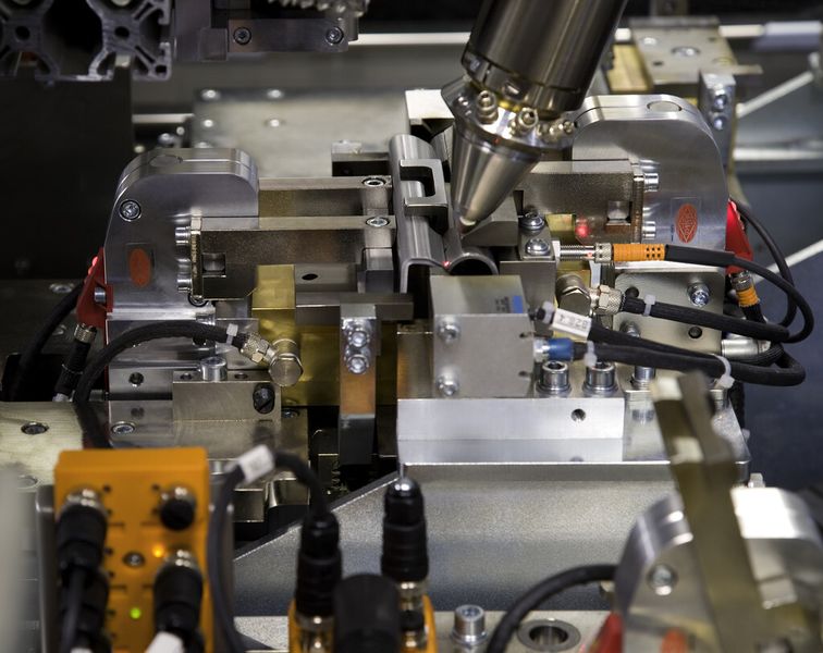 Mit der LCC (modulare Laserschneid- und -schweißzelle) wird das Produktspektrum um hocheffiziente Laserschneid- und Laserschweißzellen erweitert. (Bild: Weil Engineering)