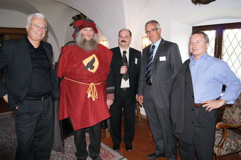 Peter Muschkiet, der Schlossführer, Uwe John, Roland Wolloner-Scharfe und Peter Schittko (Archiv: Vogel Business Media)