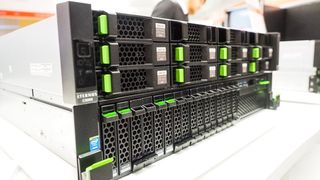 Im Rahmen eines Proof of Concept erwies sich das Speichersystem Fujitsu ETERNUS DX gegenüber allen Mitbewerbsprodukten als überlegen. (Bild: © Fujitsu)